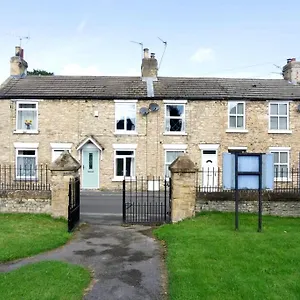 https://cute-country-cottage-near-leeds-york.yorkshirehotels.net