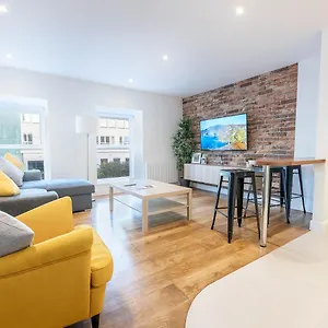 https://modern-canal-view-home-in-city-centre-sleeps-8.galwayhotelsireland.net